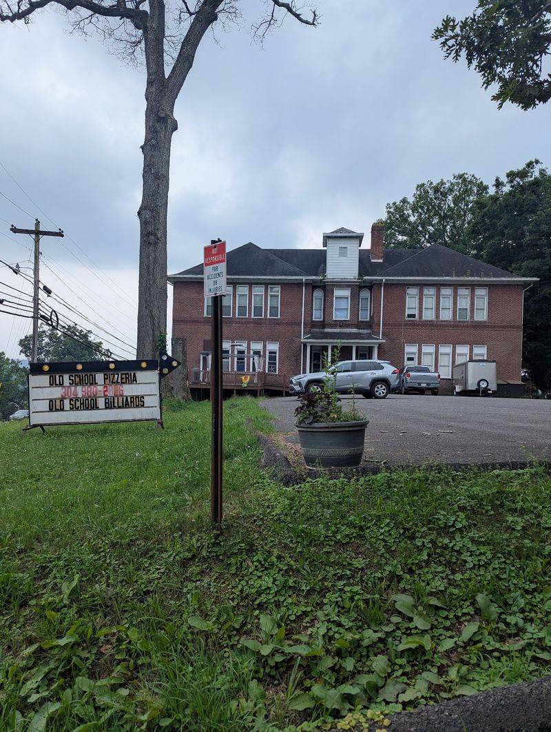 Planning Your Stop In Reedsville, Practical Notes