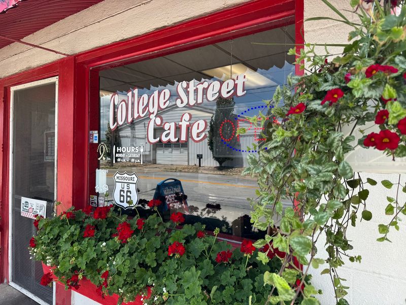 Planning Your Visit To 1622 W College Street