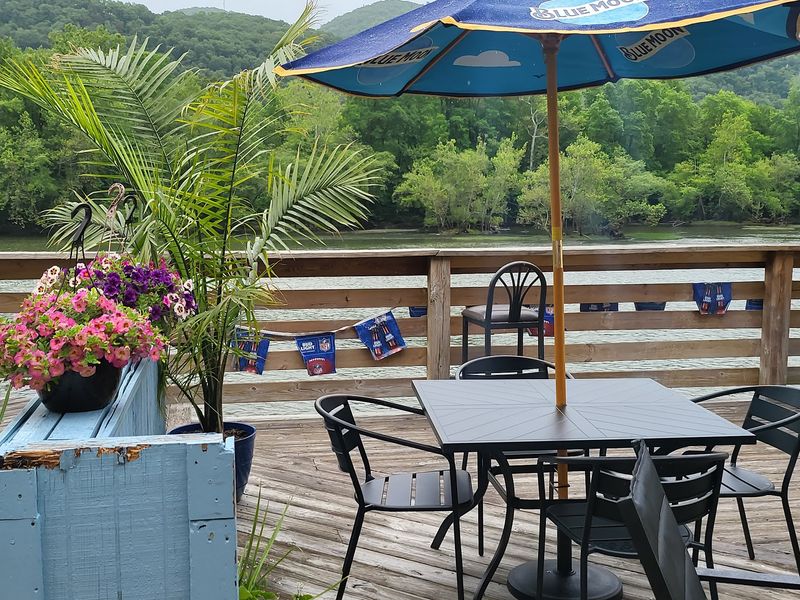 River City Grill & Pub, Hinton River City Grill & Pub, Hinton