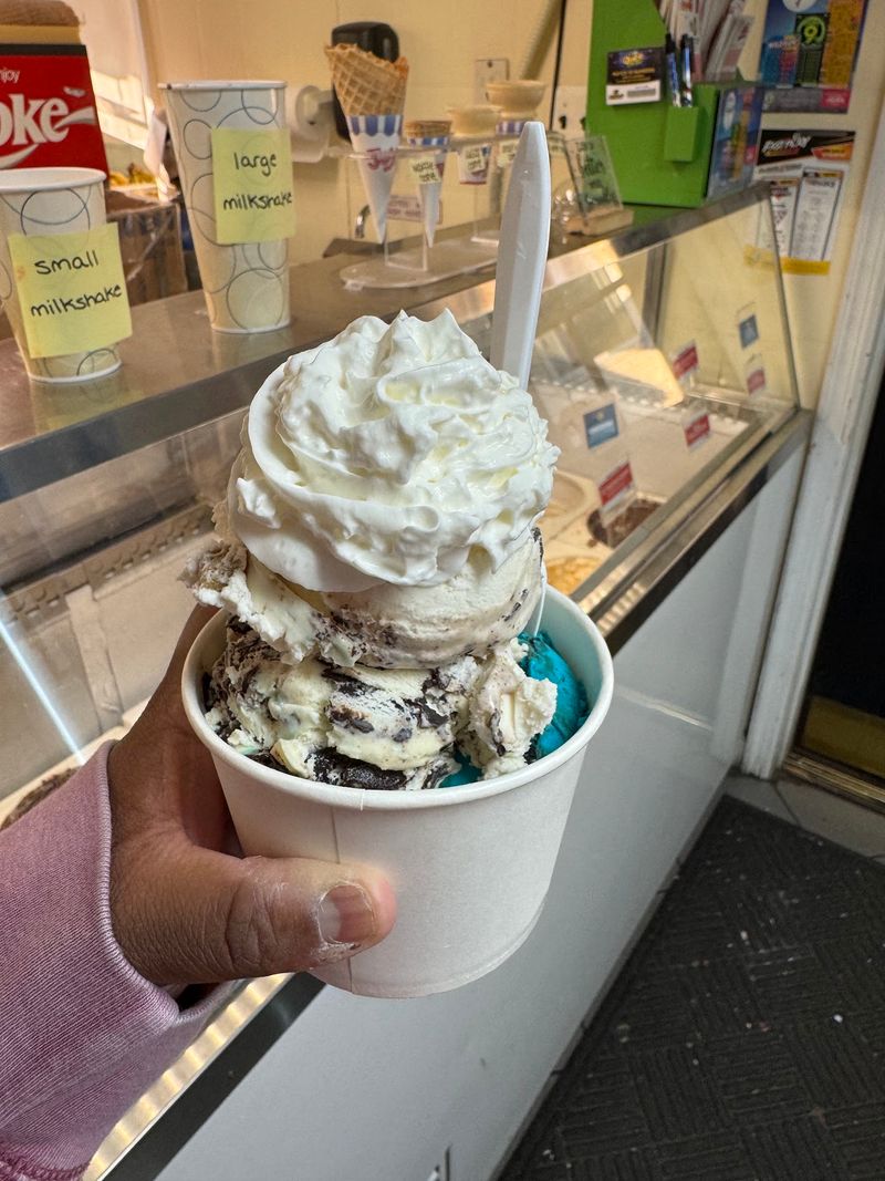 Scoops Big Enough To Make You Pause Scoops Big Enough To Make You Pause