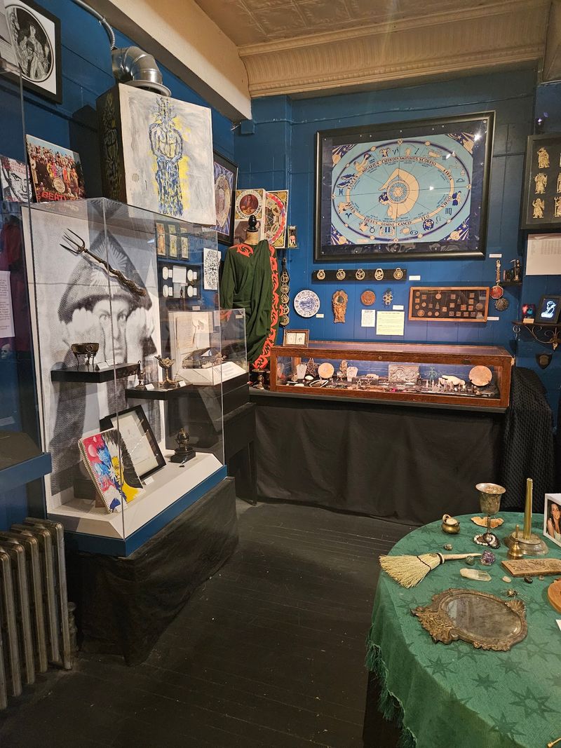 Scrying Mirrors, Crystal Balls, and the Art of Seeing Ahead