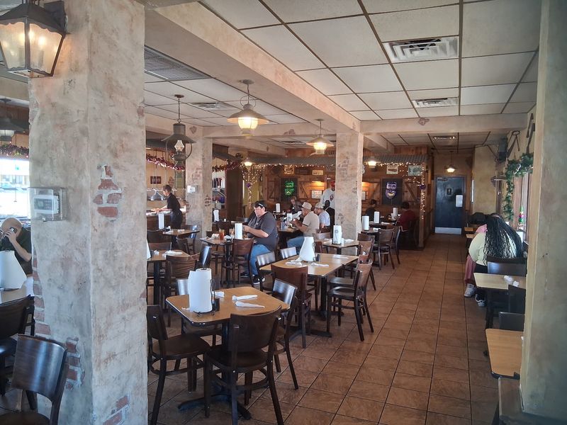 Servers Who Treat a Buffet Like a Sit-Down Restaurant Servers Who Treat a Buffet Like a Sit-Down Restaurant