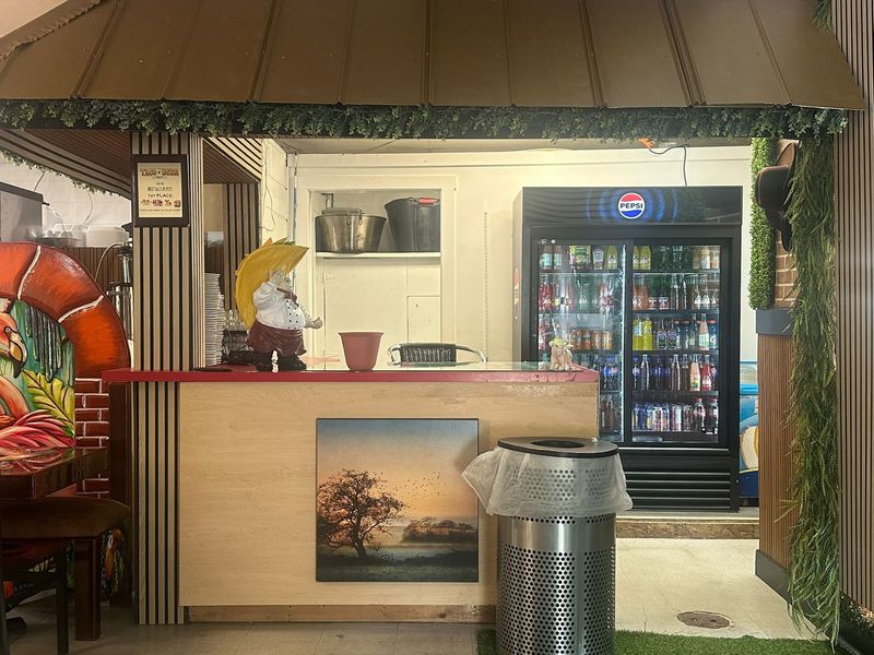 Service That Treats Strangers Like Regulars Service That Treats Strangers Like Regulars