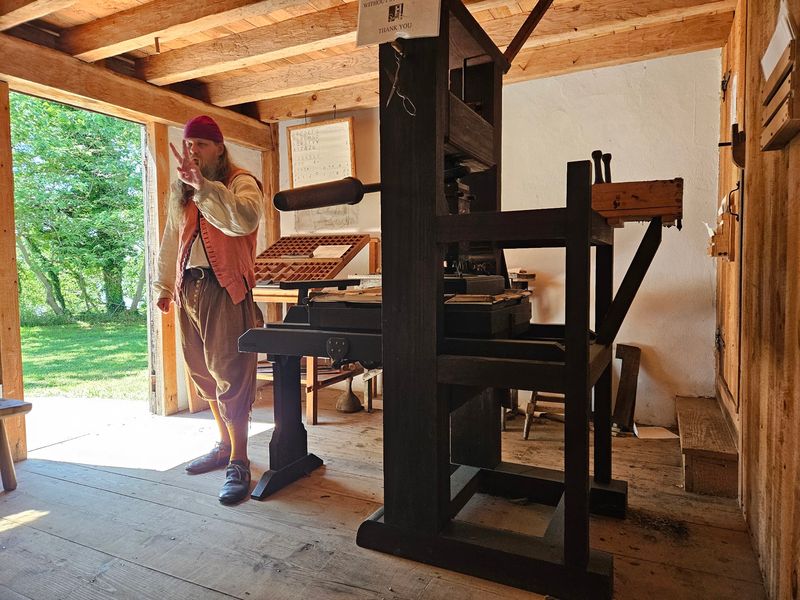 Shop, Inn and Printing Press in the Town Center Shop, Inn and Printing Press in the Town Center