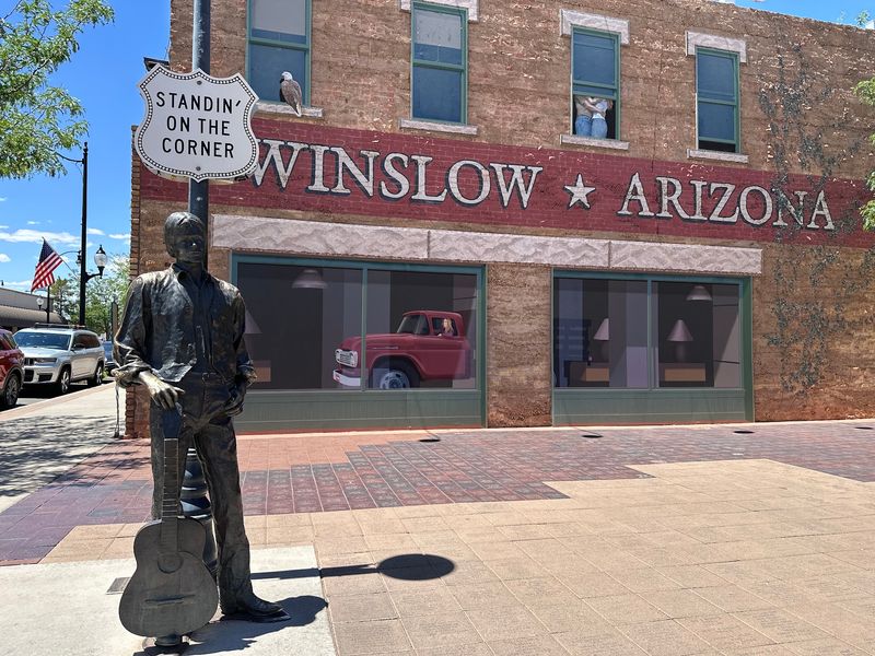 Standin' on the Corner Park, Winslow