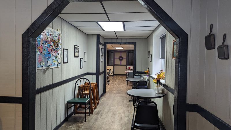Stepping Back Into a 1950s-Style Dining Room Stepping Back Into a 1950s-Style Dining Room
