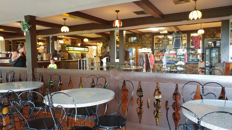 Stepping Into the Most Charming Retro Interior in the State Stepping Into the Most Charming Retro Interior in the State