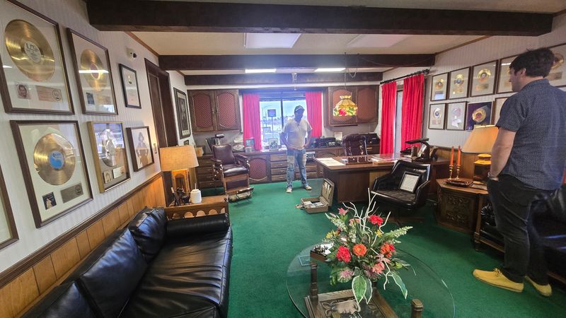 Stories Behind the Swampers and the Muscle Shoals Sound Stories Behind the Swampers and the Muscle Shoals Sound