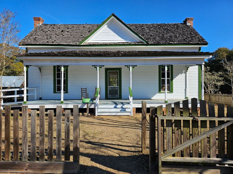 The 1890s Living History Farm That Still Runs Like a Real Farm The 1890s Living History Farm That Still Runs Like a Real Farm