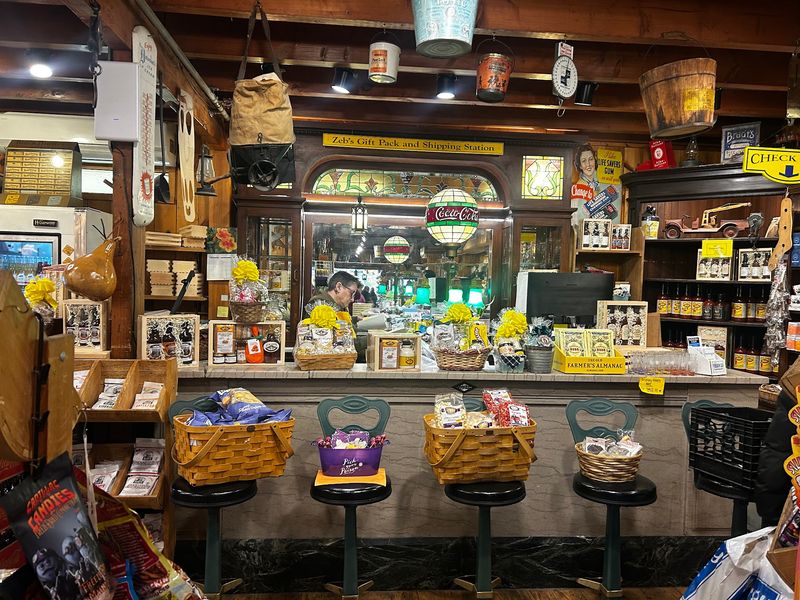The Antique Soda Fountain That Feels Like a Time Machine The Antique Soda Fountain That Feels Like a Time Machine