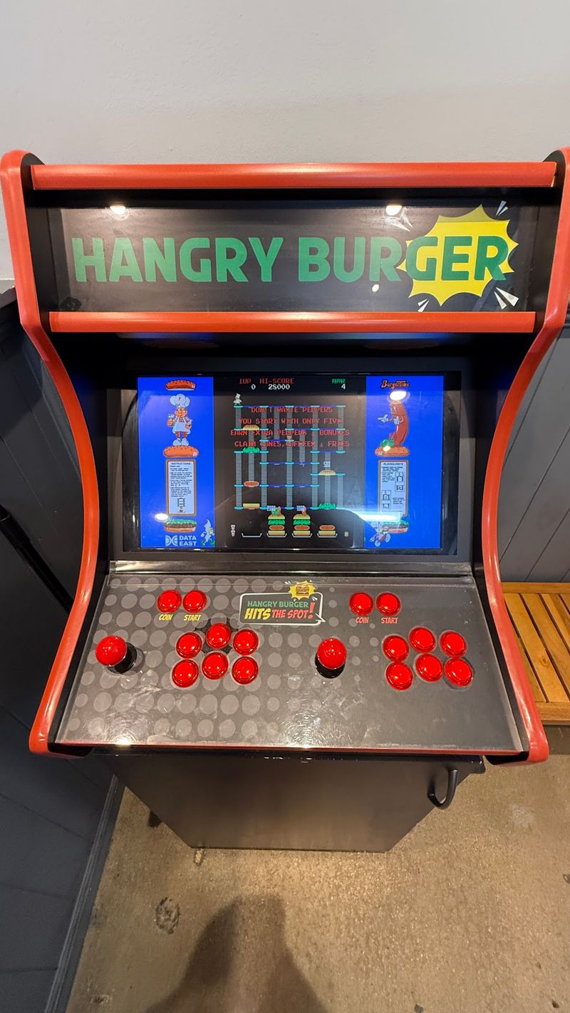 The Arcade Cabinet That Turns Waiting Into a Game