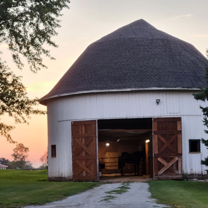 The Bert Leedy Round Barn And Its Century Of Curves