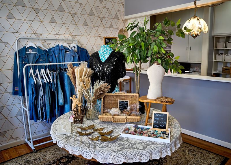 The Cottage Vintage and Artisanal Shop