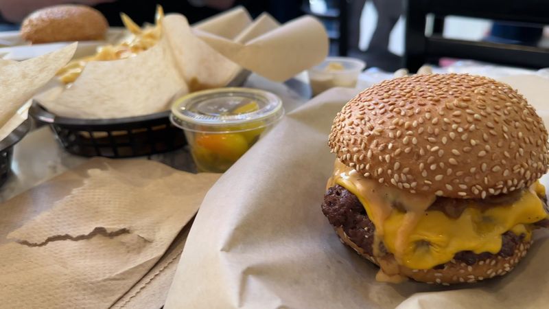 The DH Burger Worth the Twenty-Minute Wait