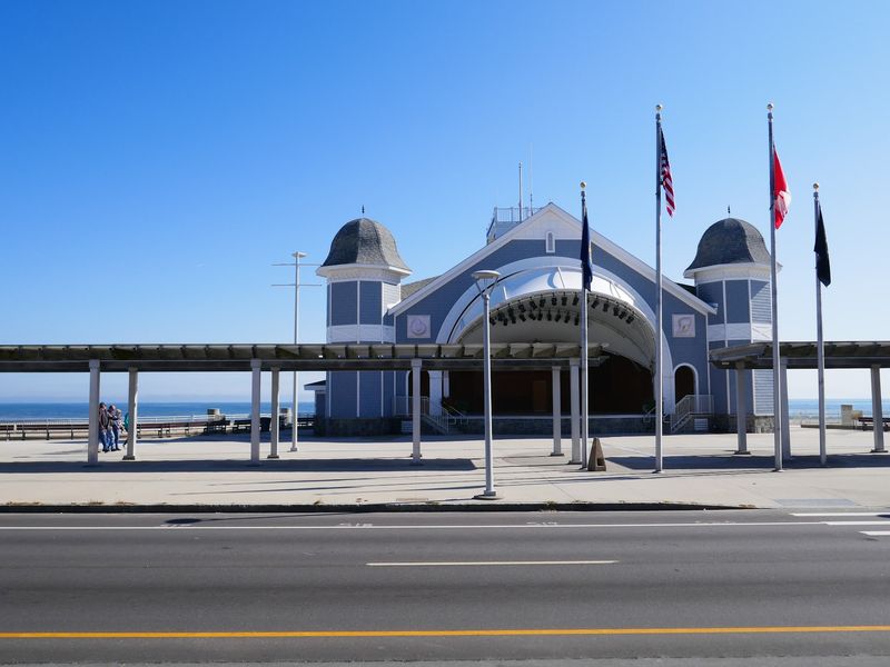 The Giant Costume Parade That Owns Ocean Boulevard The Giant Costume Parade That Owns Ocean Boulevard