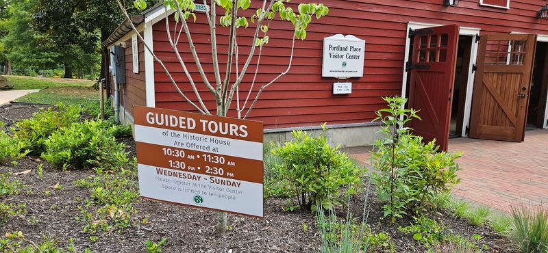 The Knowledgeable and Welcoming Volunteer Guides The Knowledgeable and Welcoming Volunteer Guides