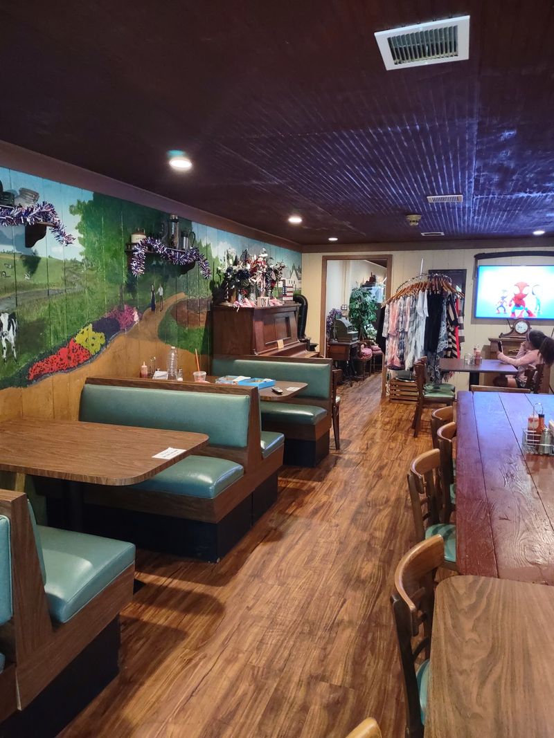 The Mural and the Interior Details That Make You Linger The Mural and the Interior Details That Make You Linger