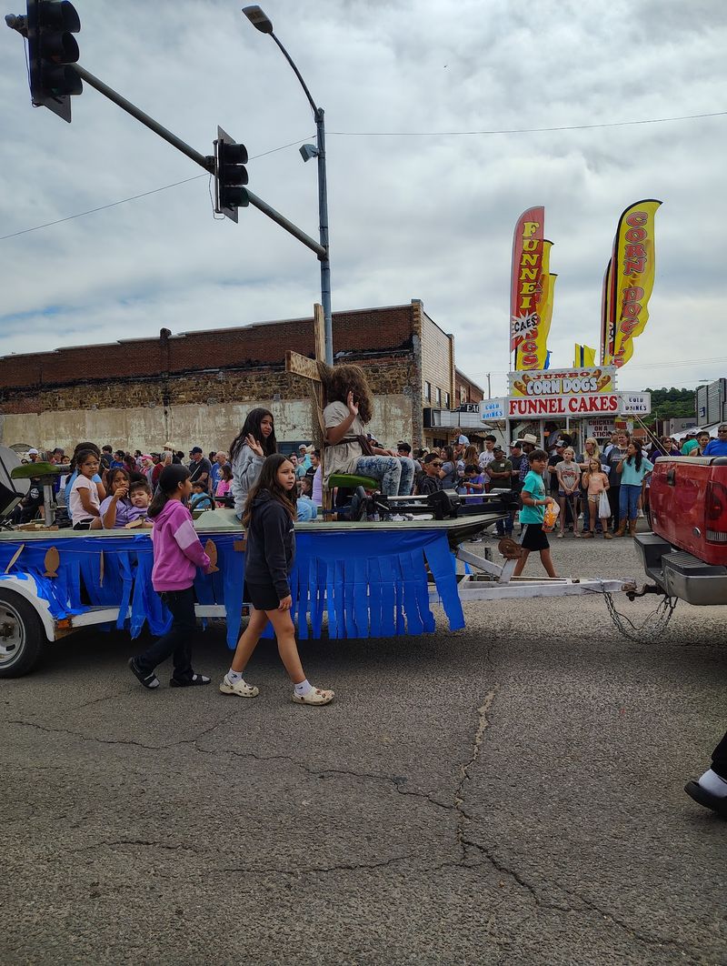 The Parade Everybody Turns Out For The Parade Everybody Turns Out For