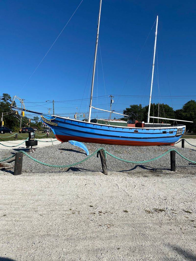 The Parking Lot Shipwreck That Stops Traffic