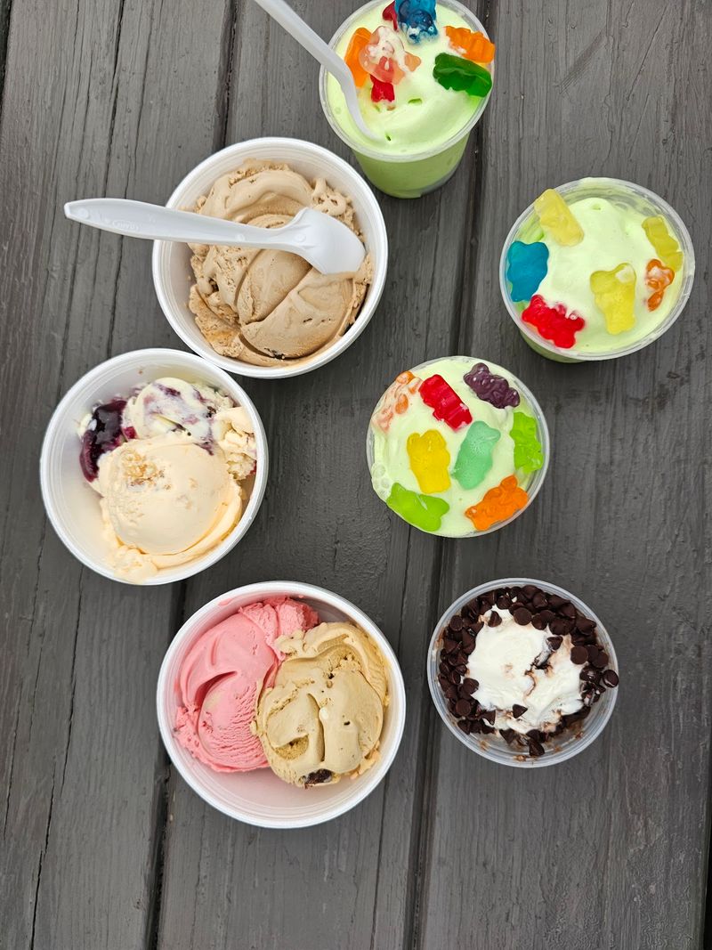 Thirty-Two Flavors and a Shake Worth the Drive