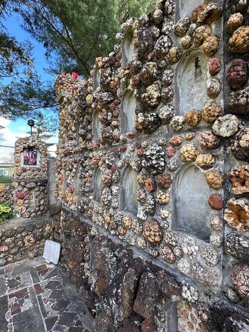 Thousands of Geodes That Honestly Look Like They Are Glowing