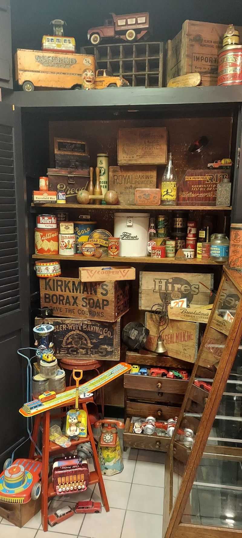 Tin Toys and Childhood Memories on Display Tin Toys and Childhood Memories on Display