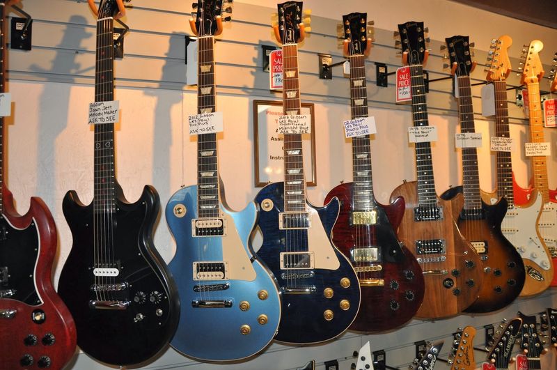 Vintage Guitars, Antique Finds