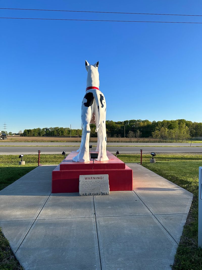 Why a Trailer Plant Keeps a Giant Dog Out Front