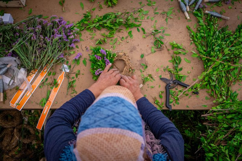 Wreath Making Workshops and Candle Classes That Bring Out Your Creative Side Wreath Making Workshops and Candle Classes That Bring Out Your Creative Side