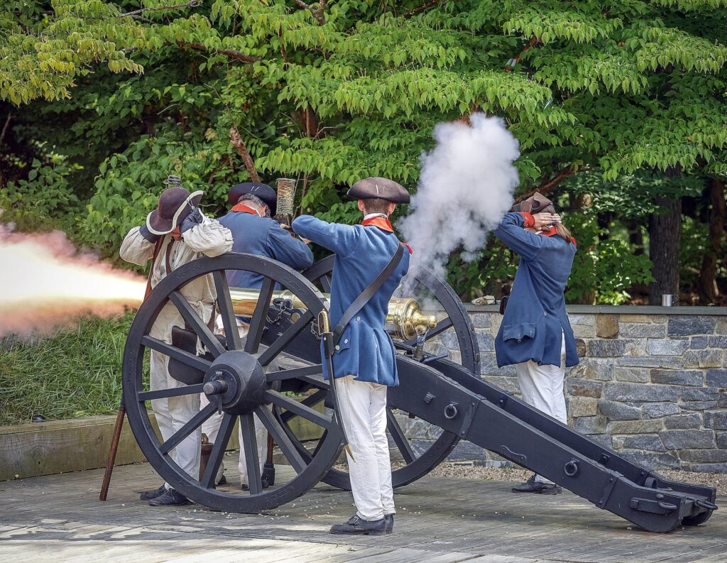 Re-enactors fire off cannons as the Historic Triangle celebrates Williamsburg 250. Photo c. VisitWilliamsburg.com Re-enactors fire off cannons as the Historic Triangle celebrates Williamsburg 250. Photo c. VisitWilliamsburg.com