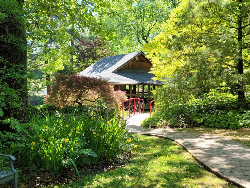 A Botanical Retreat in Green Country A Botanical Retreat in Green Country