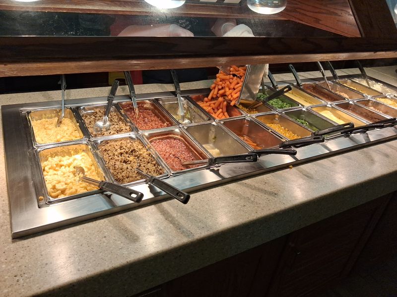 A Buffet Built on Broasted Chicken and Amish Noodles A Buffet Built on Broasted Chicken and Amish Noodles