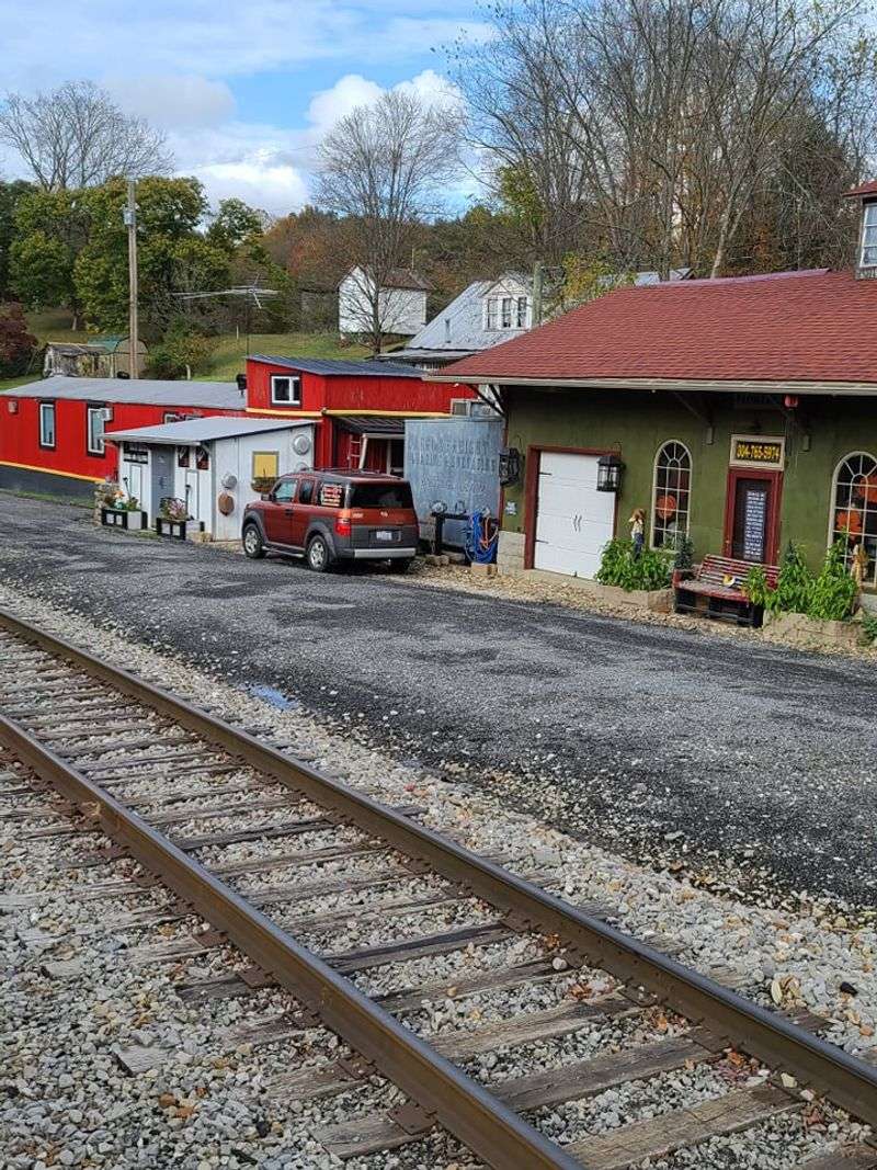 A Caboose Stay Just Off the I-79 Flatwoods Exit