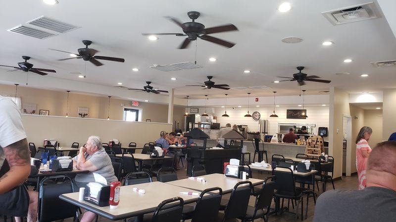 A Clean, Casual Setting Made for Lingering A Clean, Casual Setting Made for Lingering