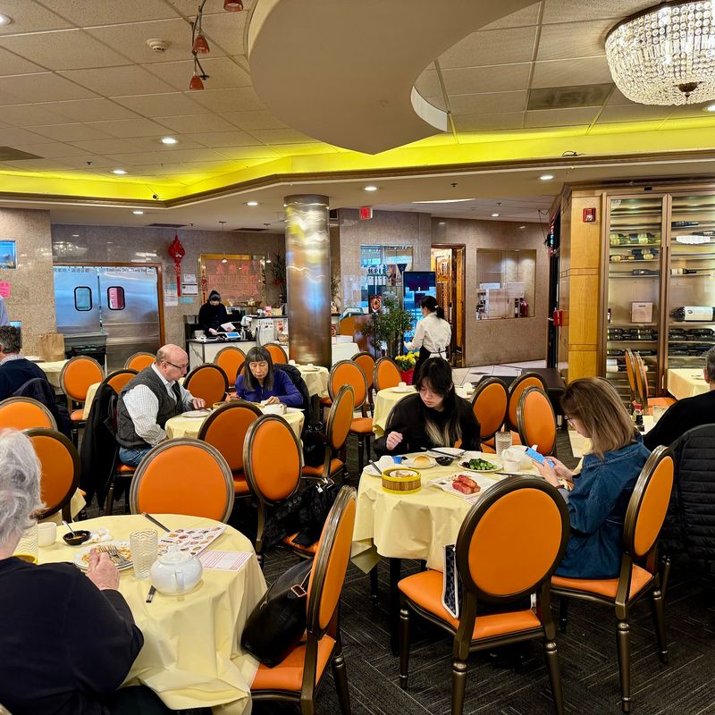 A Dining Room Built For Big Groups