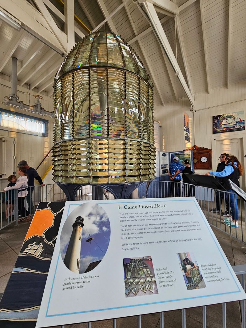 A Glittering Lens Built From 1,008 Prisms