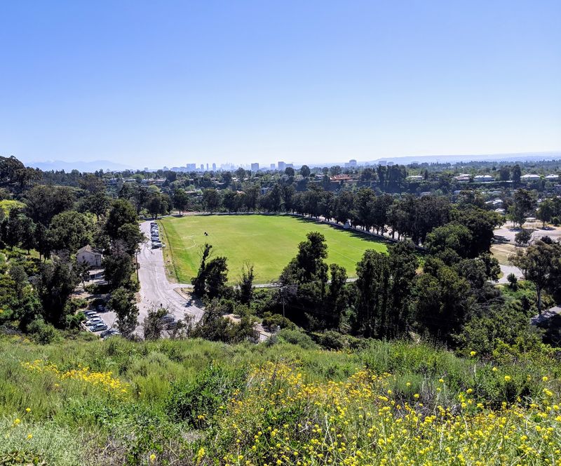 A Golf Course Tucked Into the Canyon