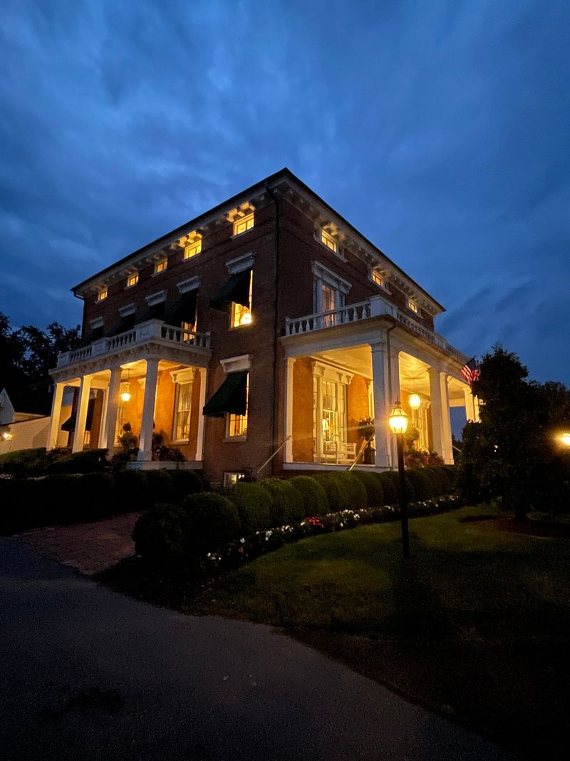 A Greek Revival Mansion With Roots in Ireland