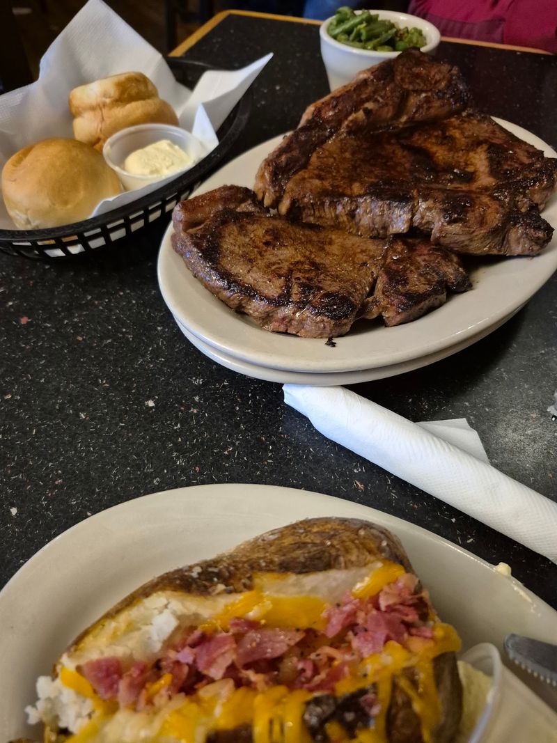 A Hearty Verdict for Hungry Travelers A Hearty Verdict for Hungry Travelers