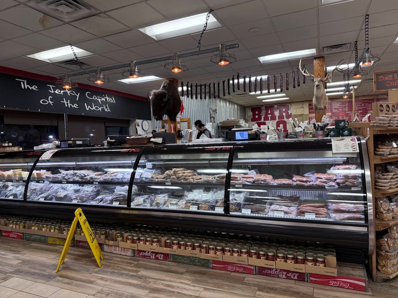 A Jerky Wall Worth Getting Lost In