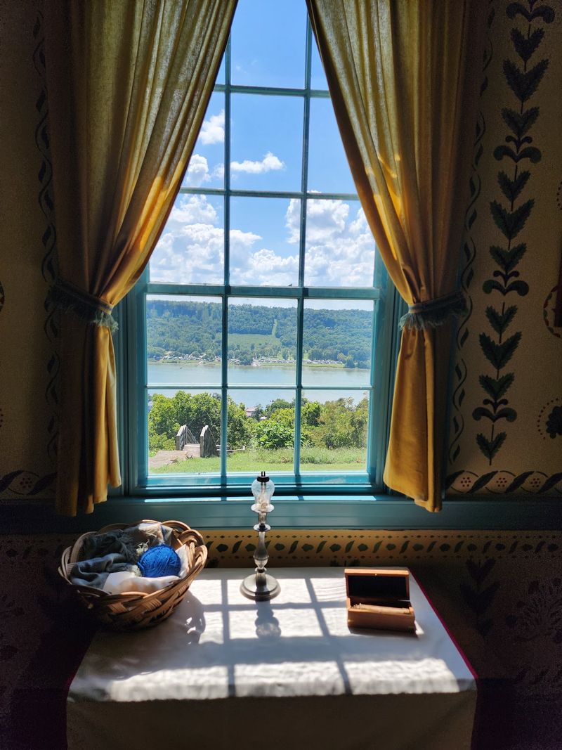 A Lamp in the Window That Meant Everything