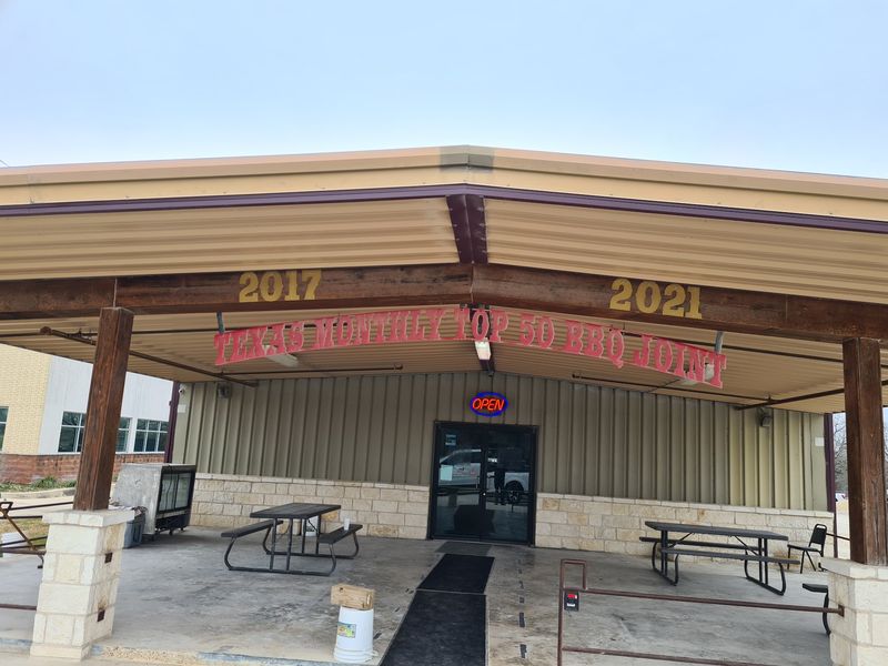 A Metal Building That Puts Everything Into The Food
