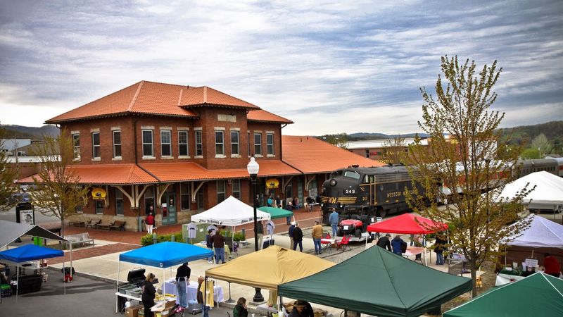 A Mountain Town Where Fixed Incomes Stretch