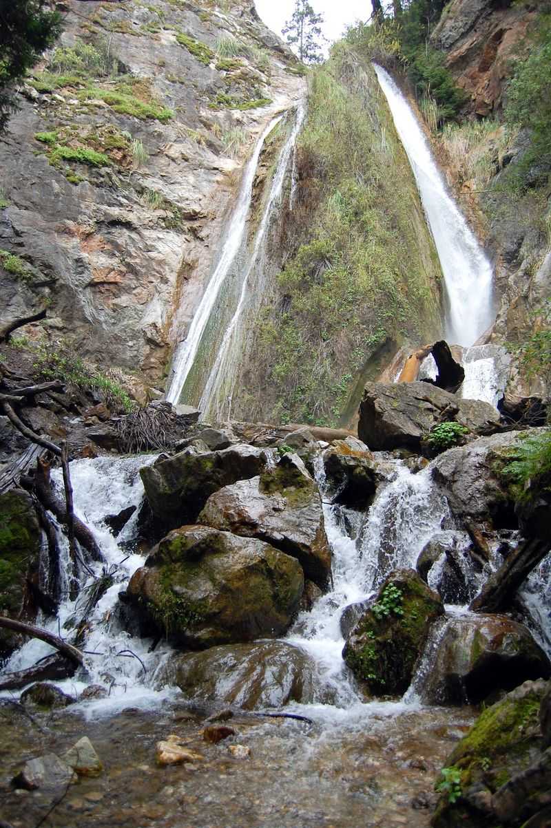 A Nearly 100-Foot Waterfall Hiding Up the Side Canyon