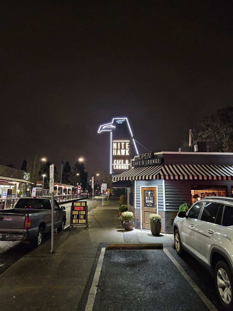 A Neon Sign That Still Pulls People Off Interstate Avenue A Neon Sign That Still Pulls People Off Interstate Avenue
