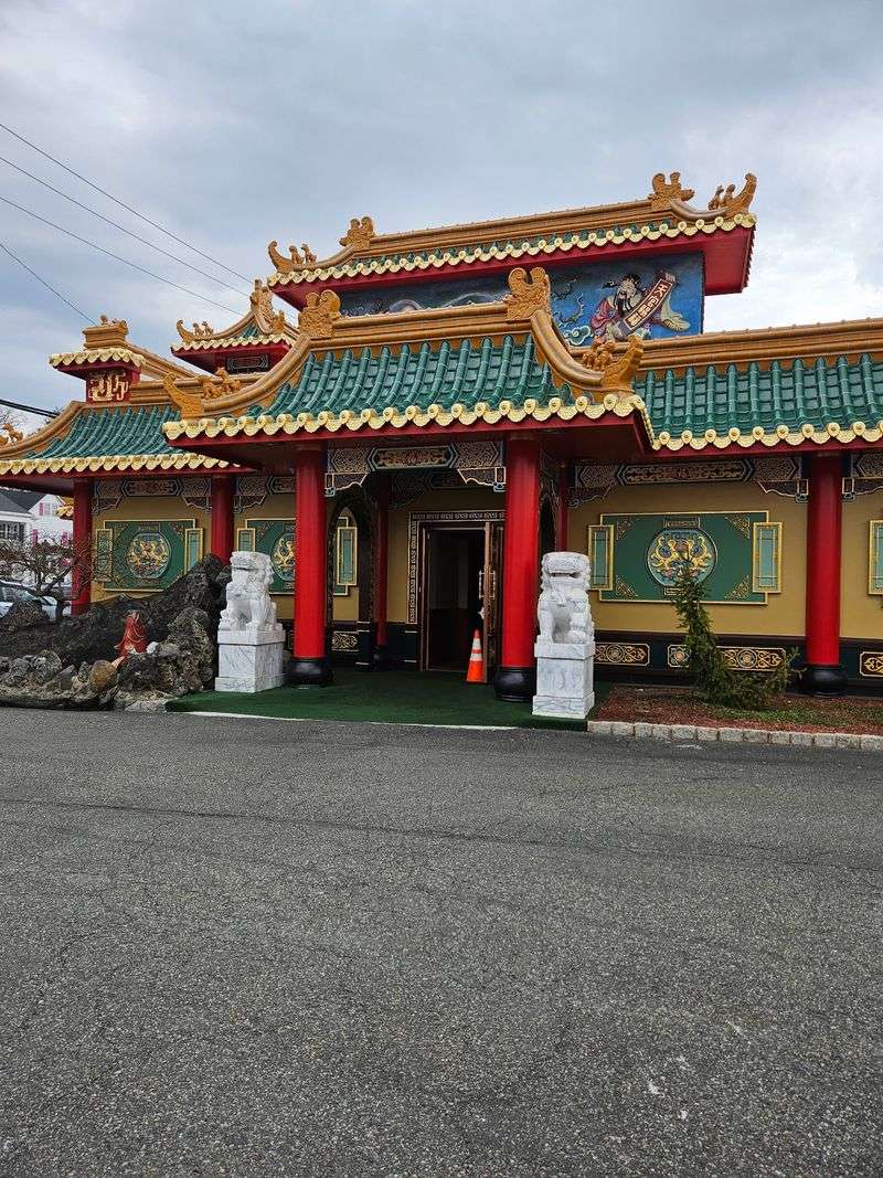 A Pagoda You Can Spot From the Road
