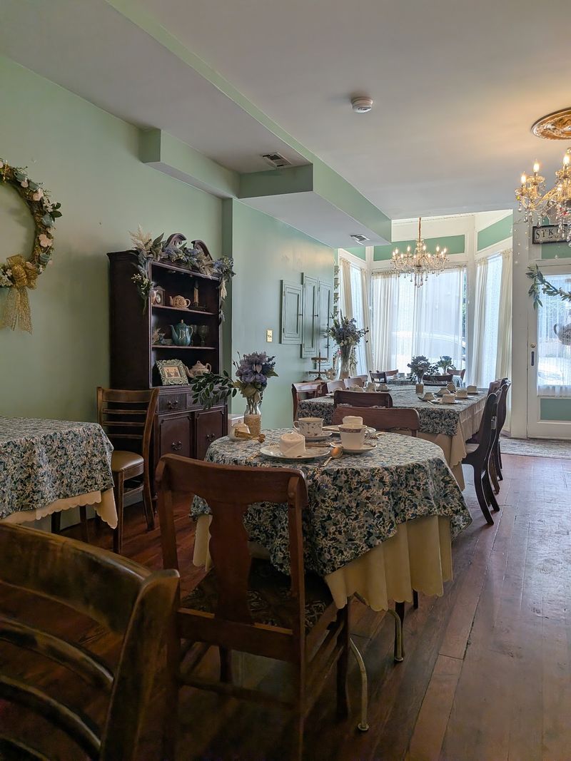 A Parlor Feeling That Lands Somewhere Between Cozy and Elegant A Parlor Feeling That Lands Somewhere Between Cozy and Elegant
