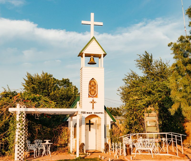 A Pint-Sized Chapel on Armstrong Street