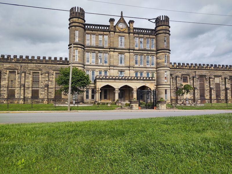 A Prison That Nearly Ran Itself A Prison That Nearly Ran Itself