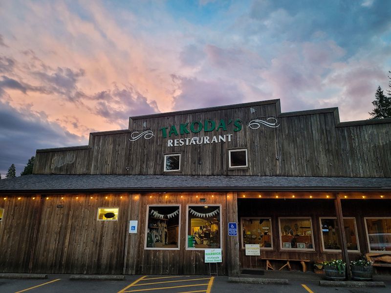 A Roadside Stop Hidden Deep in the McKenzie River Country